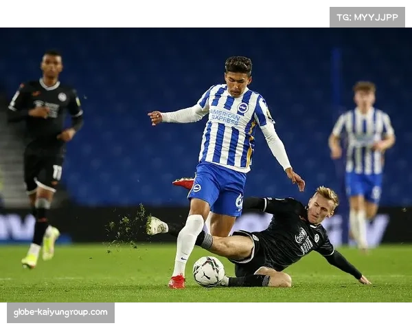 布莱顿边路突击战术奏效 三笘薰缺阵情况下依旧保持进攻宽度